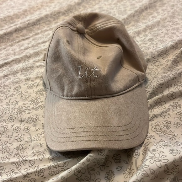 Hat w/the word “lit” on the front. - Picture 1 of 2